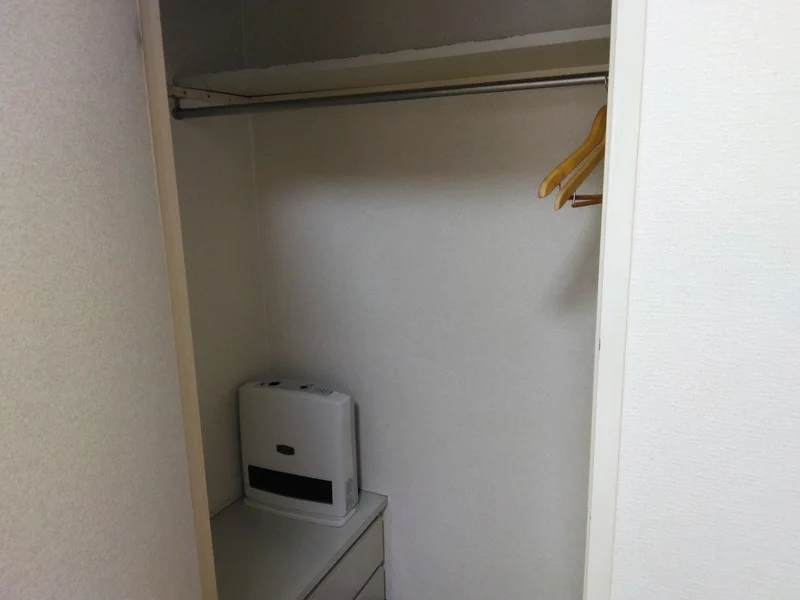 クローゼット（ハンガー2本ご用意しております）