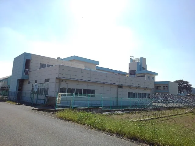 栃木市立西方小学校まで550m