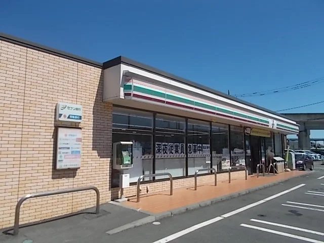 セブンイレブン　東桜川店まで570m