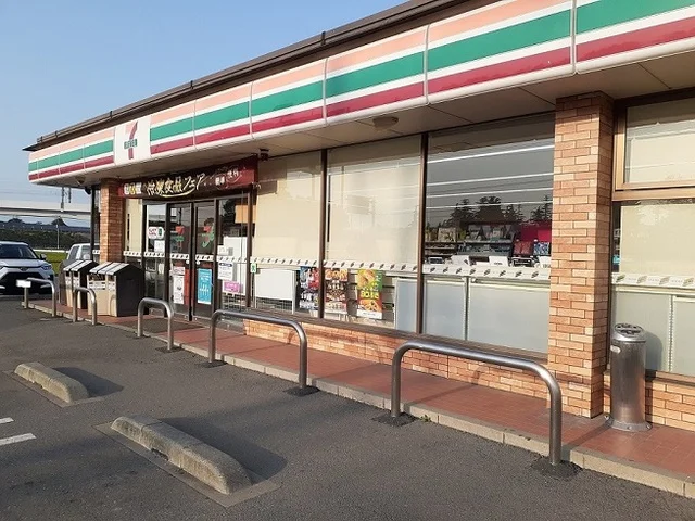 セブンイレブン藤岡中央高校前店まで1100m