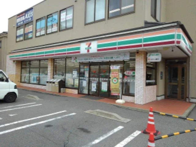 セブンイレブン七瀬店まで300m