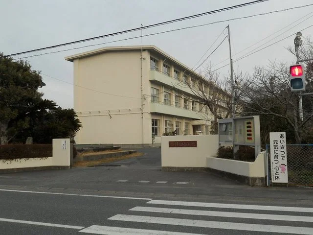 掛川市立西郷小学校まで500m