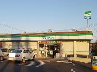 ファミリーマートまで510m