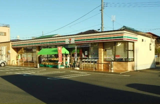 セブンイレブン早川駅前店まで450m
