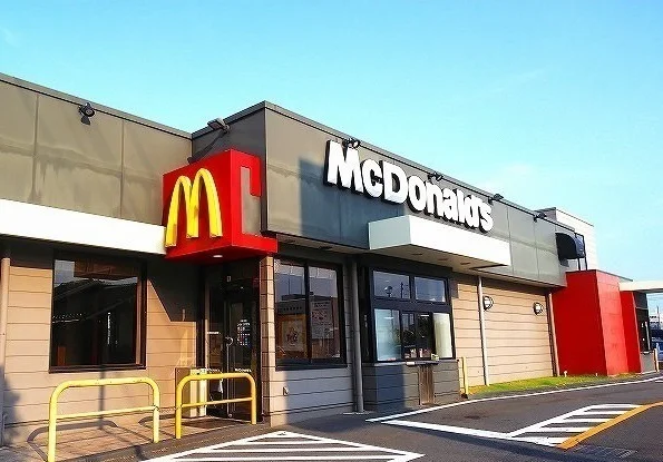 マクドナルドまで1200m