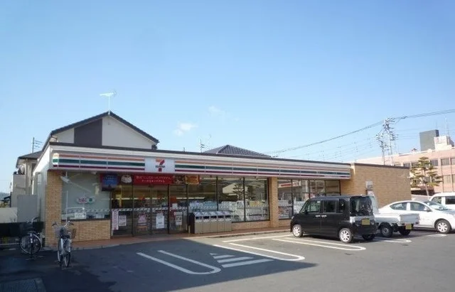 セブンイレブン四日町西店まで23m