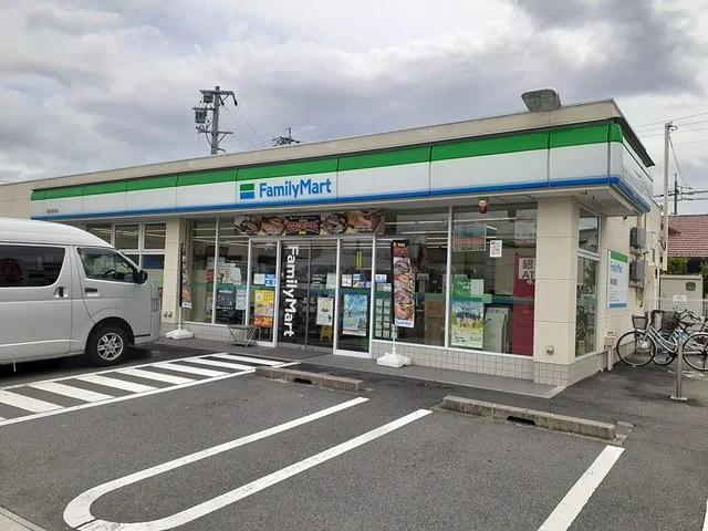 ファミリーマート稲沢前田店まで74m