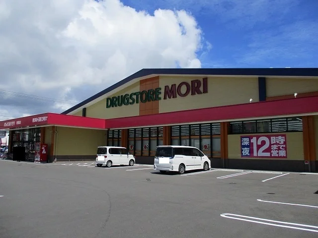 ドラッグストアモリ青葉店まで400m