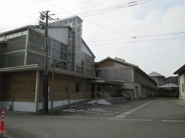 高岡小学校まで650m