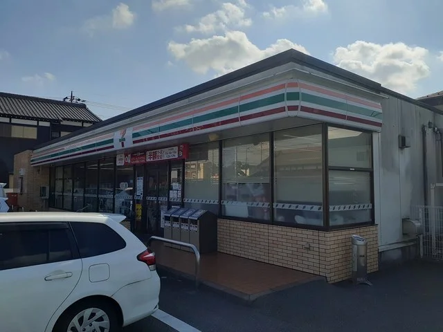 セブンイレブンまで306m