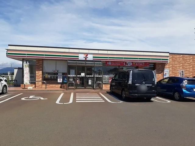 セブンイレブン　藤島バイパス店まで930m