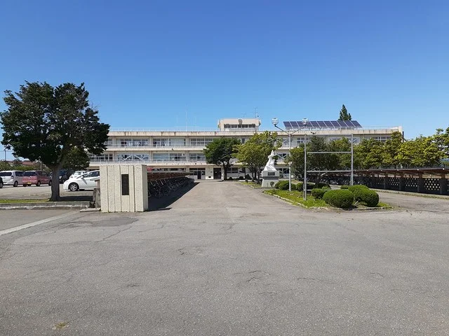 藤島中学校まで595m