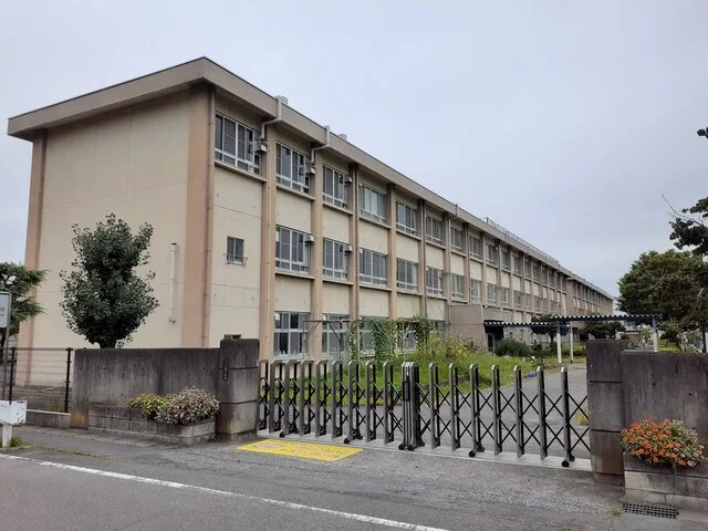 前橋市立桃瀬小学校まで750m