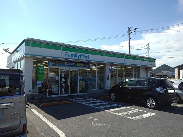 ファミリーマート坂出川津町店まで1600m