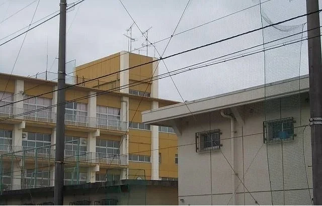 今治市立立花中学校まで1800m