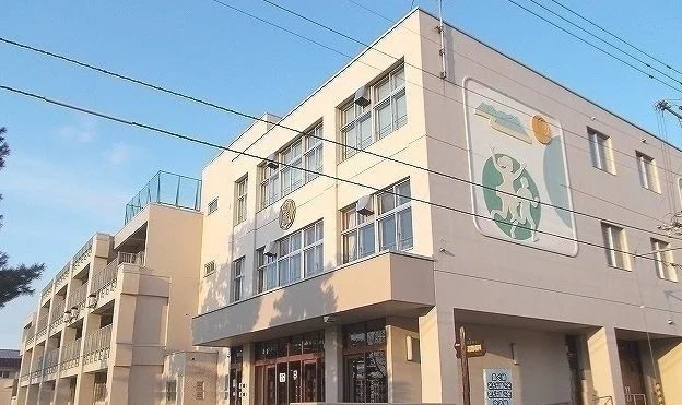 旭川市立知新小学校まで210m