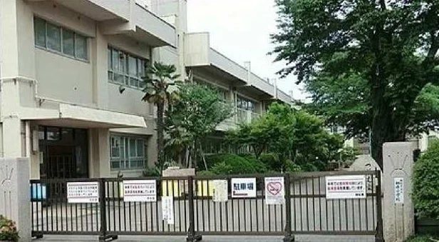 相原小学校まで50m
