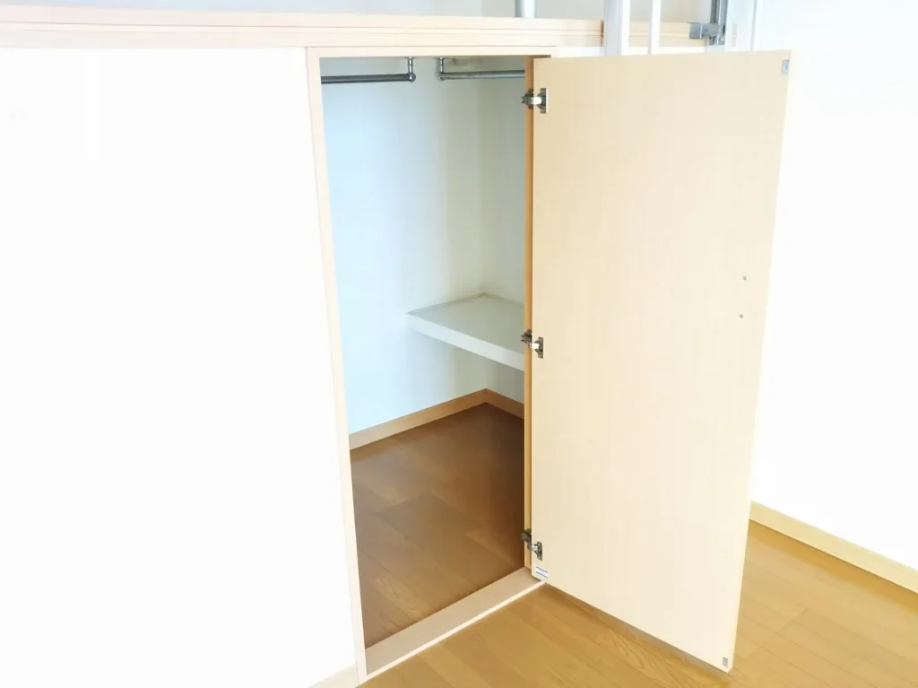 1階はフローリング。2階はカーペット敷き。