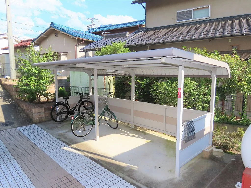 屋根付き駐輪場あり