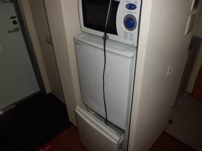 冷蔵庫と電子レンジ。