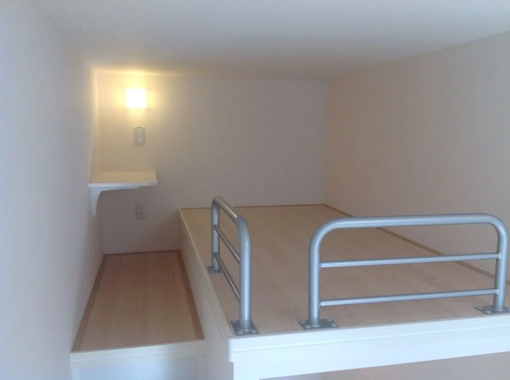 広々とした寝室スペース