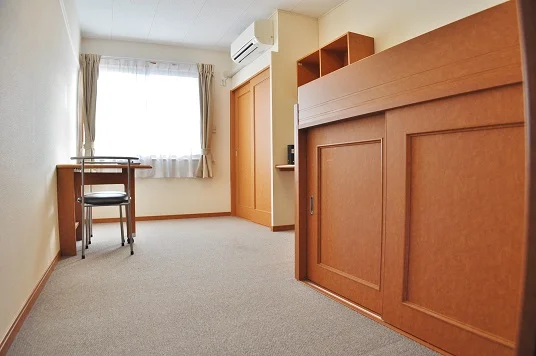 カーテン、エアコン付き