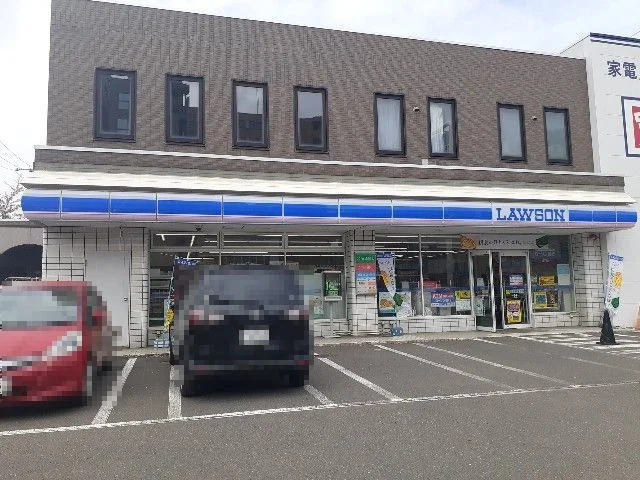 ローソン千歳駅前店まで300m