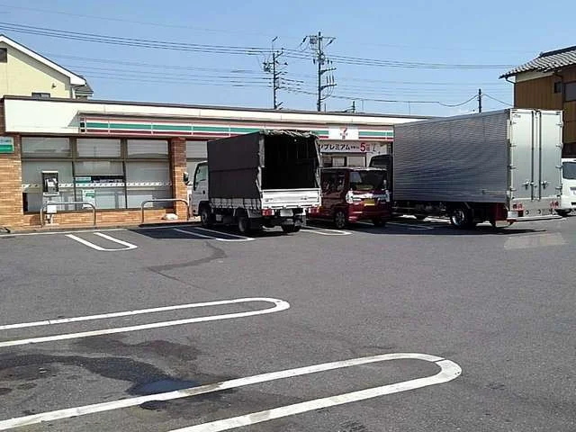 セブンイレブン三郷彦野１丁目店まで400m