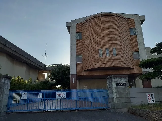 成岩小学校まで660m