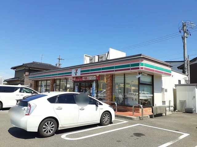 セブンイレブン村久野平松店まで559m