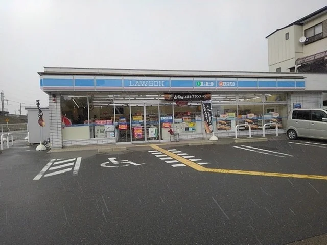 ローソン近江高島駅前店まで300m