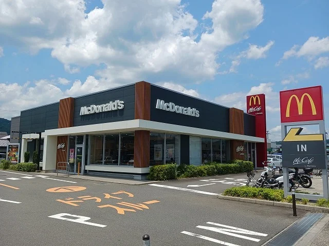 マクドナルド ９号線千代川店まで400m