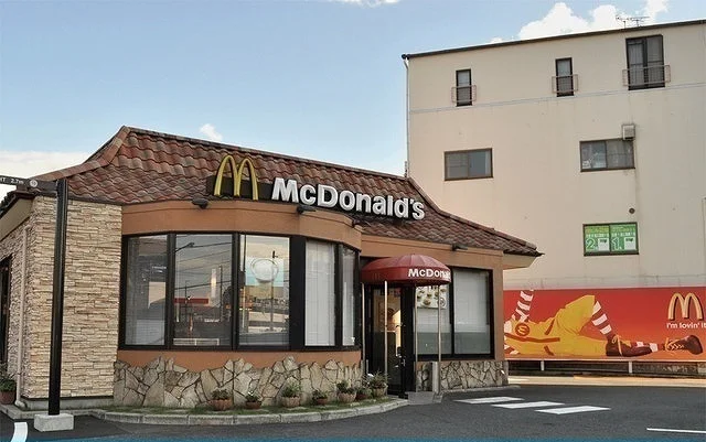 マクドナルド様まで450m