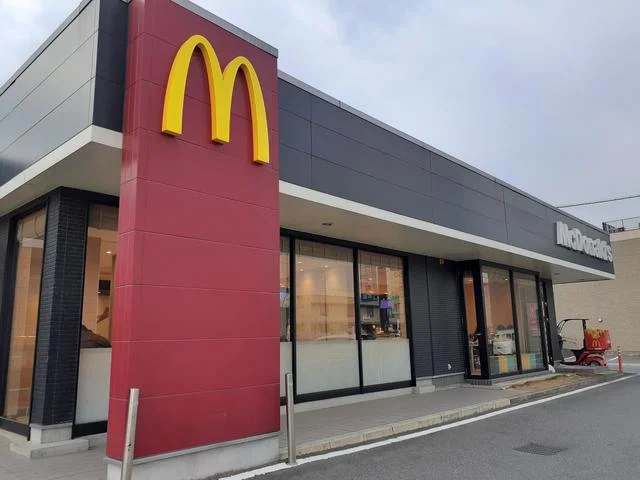 マクドナルド様まで607m
