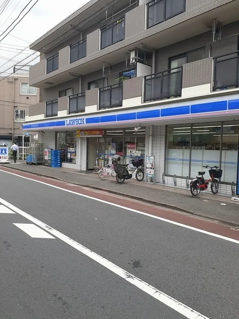 ローソンまで64m