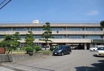 石川小学校まで1300m