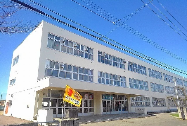 光陽小学校まで750m
