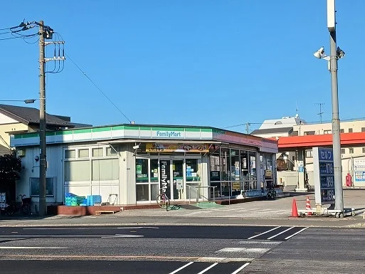 ファミリーマートまで110m