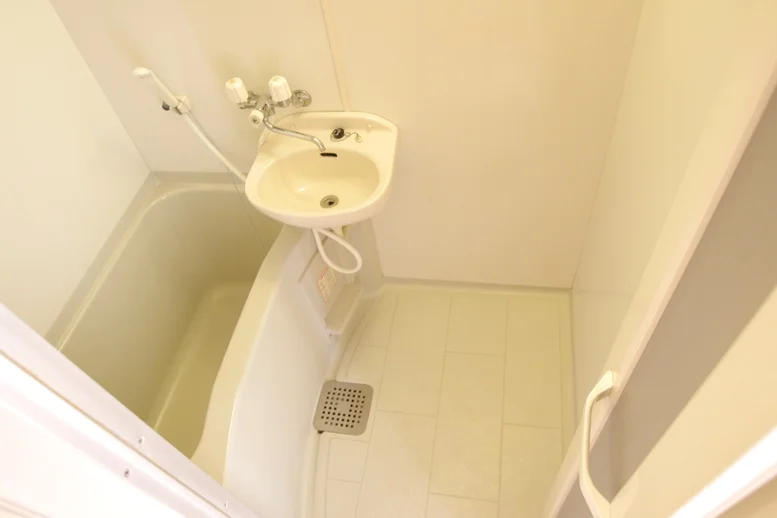 洗面台はお風呂に。浴室乾燥機付き