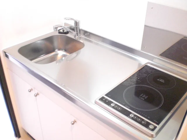 手前ＩＨクッキングヒーター　奥ラジエントヒーター