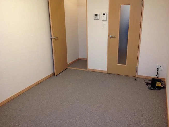 1Fはフローリング、2F以上は絨毯になります。