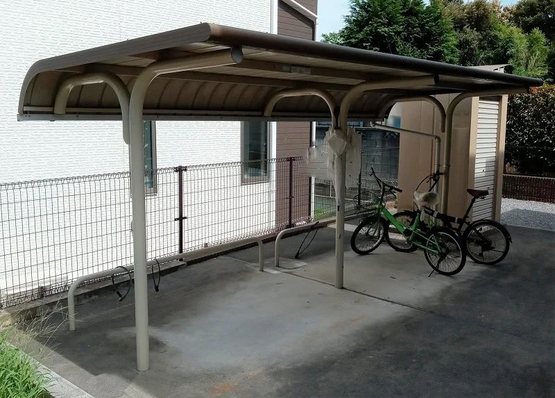 屋根付き駐輪場完備