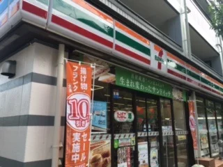 コンビ二　徒歩２分　200m