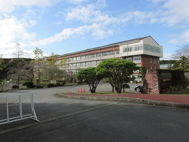 烏山中学校まで4600m