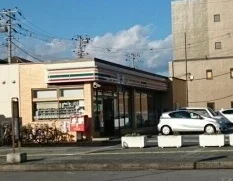 セブンイレブンまで830m