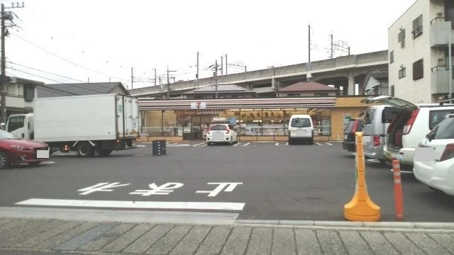 セブン　さいたま鹿手袋3丁目店まで500m