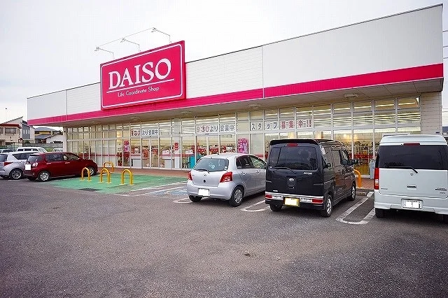 ダイソーフォリオ大泉店まで800m