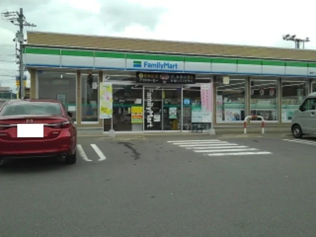 ファミリーマートまで300m