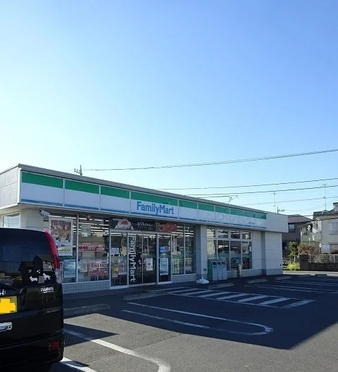 ファミリーマートまで750m