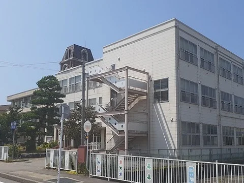 利田小学校まで1100m